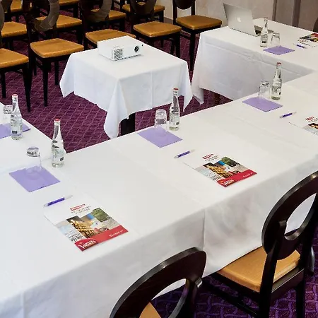 Chapelle Et Parc Hotel Lourdes