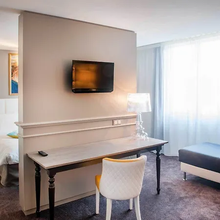 Hotel Chapelle Et Parc 4*