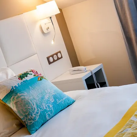 Chapelle Et Parc 4* Lourdes