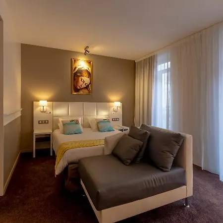 Chapelle Et Parc 4* Lourdes