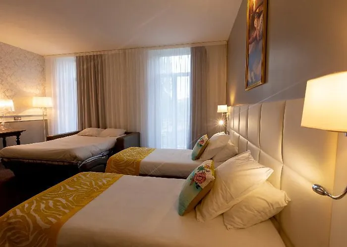 Chapelle Et Parc Hotel Lourdes