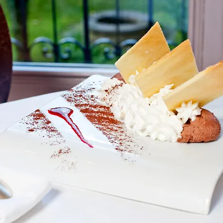 Hotel Chapelle Et Parc Lourdes