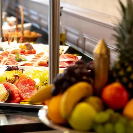 Chapelle Et Parc Hotel