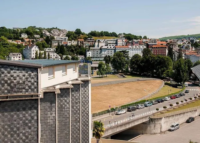 Hotel Chapelle Et Parc Lourdes