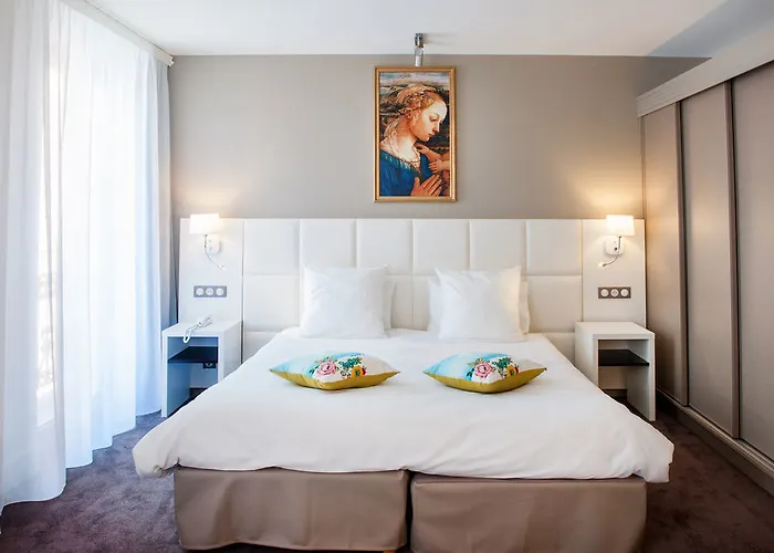 Chapelle Et Parc Hotel