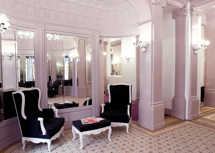 Chapelle Et Parc 4* 卢德