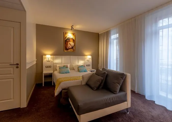 Chapelle Et Parc 4* 卢德